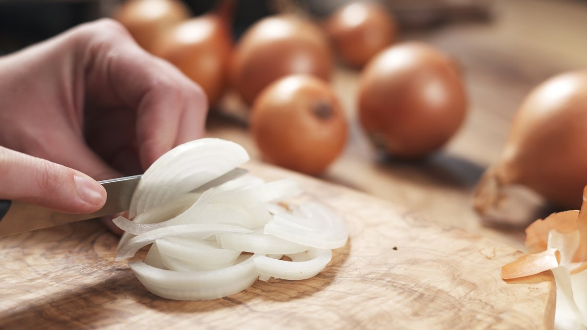 Soğanın Gözleri Yakmasını Engellemek İçin Neler Yapmalıyız ?